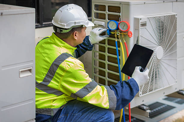 Professional Ductwork Repair technician working in Saybrook, IL